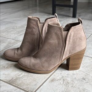 Universal Thread Taupe Heeled Boots